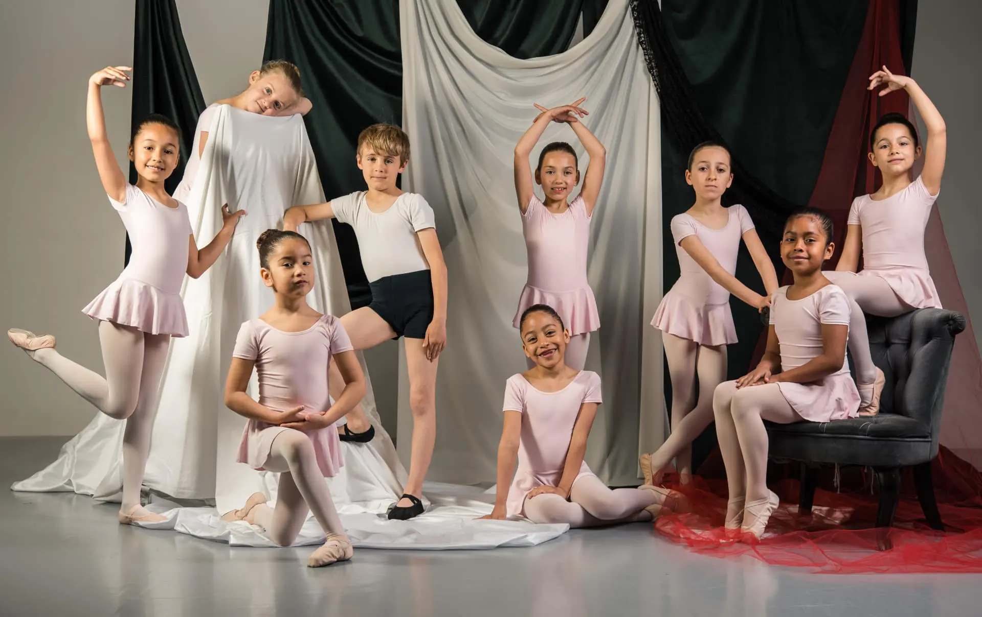 Alumnos del curso de iniciación de ballet